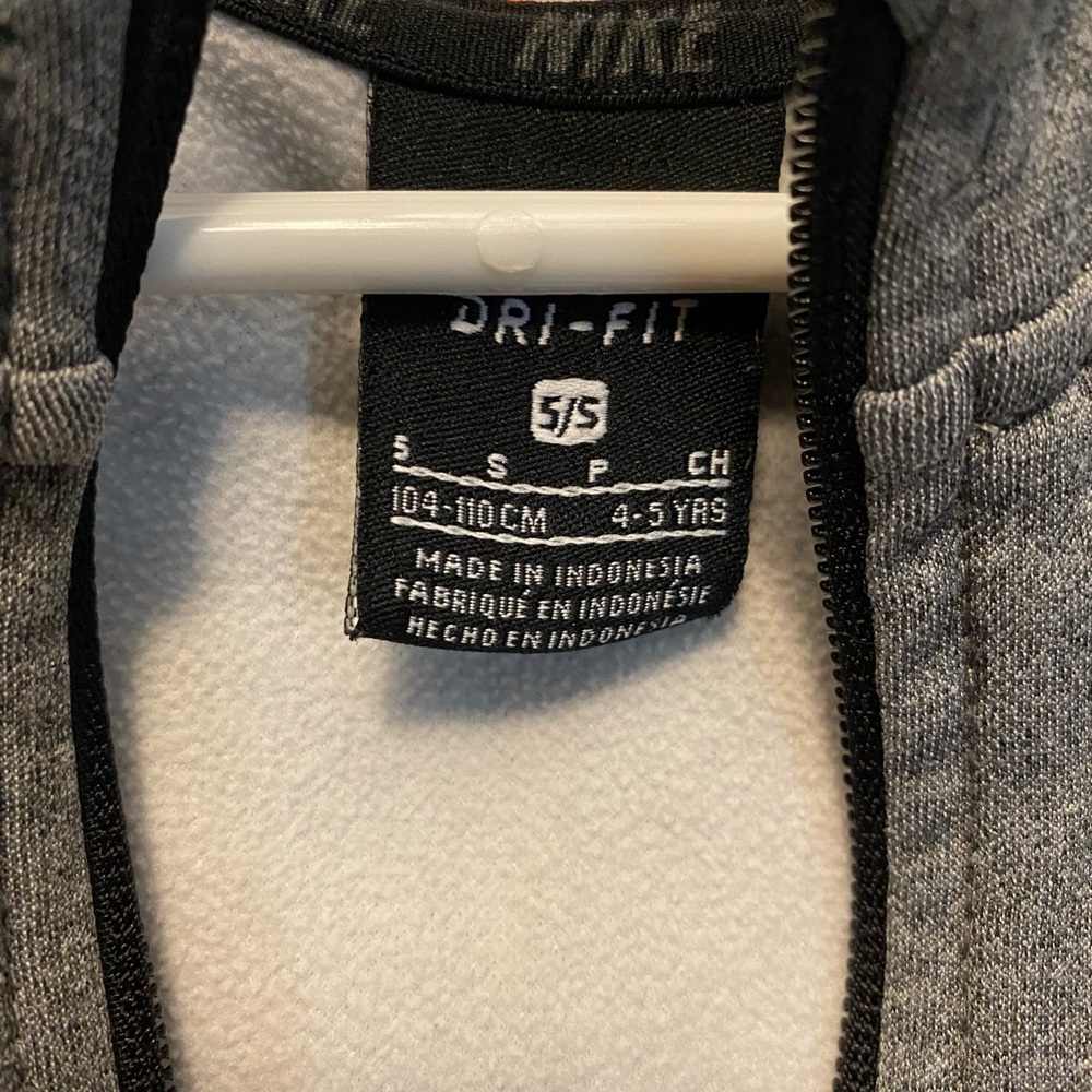 3/$20 Nike boys zip up hoodie - Picture 2 of 4